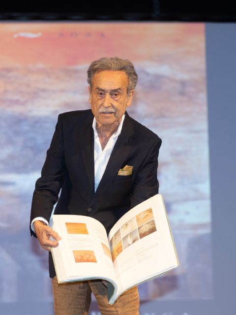 El Ayuntamiento de Blanca entrega a Pedro Cano la Medalla de Oro en reconocimiento a su trayectoria profesional - 3, Foto 3