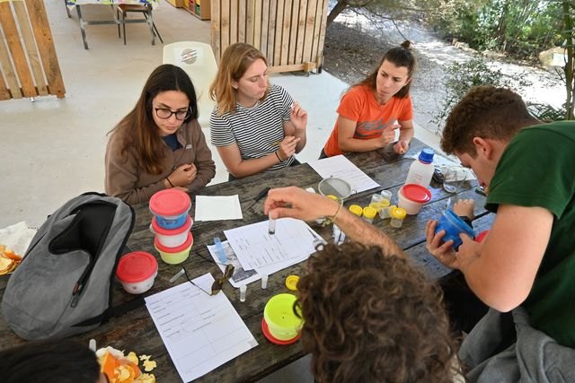 Alumnos del Máster Universitario en Áreas Protegidas, Recursos Naturales y Biodiversidad de la UMU hacen sus prácticas en Fuente de Columbares - 1, Foto 1