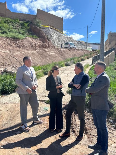 El alcalde de Lorca supervisa la fase final de las tareas de rehabilitación en la calle Cañada de Ánimas, en el barrio de San Cristóbal, tras el temporal de marzo - 1, Foto 1