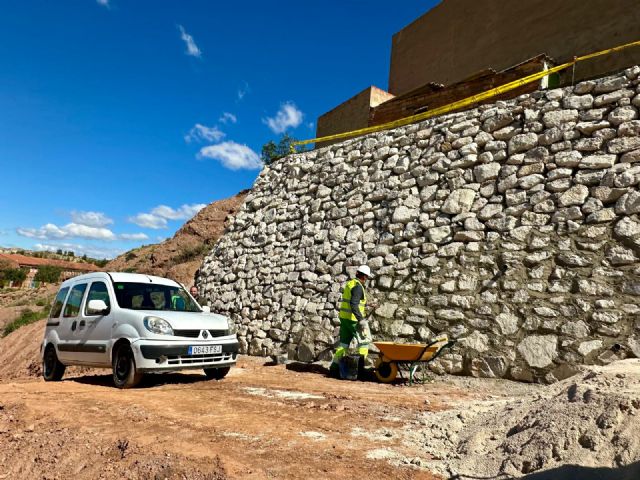 El alcalde de Lorca supervisa la fase final de las tareas de rehabilitación en la calle Cañada de Ánimas, en el barrio de San Cristóbal, tras el temporal de marzo - 3, Foto 3