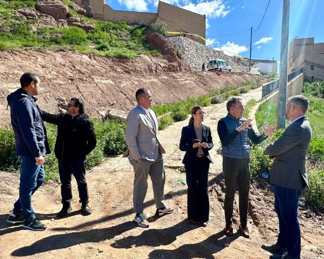 El alcalde de Lorca supervisa la fase final de las tareas de rehabilitación en la calle Cañada de Ánimas, en el barrio de San Cristóbal, tras el temporal de marzo - 4, Foto 4
