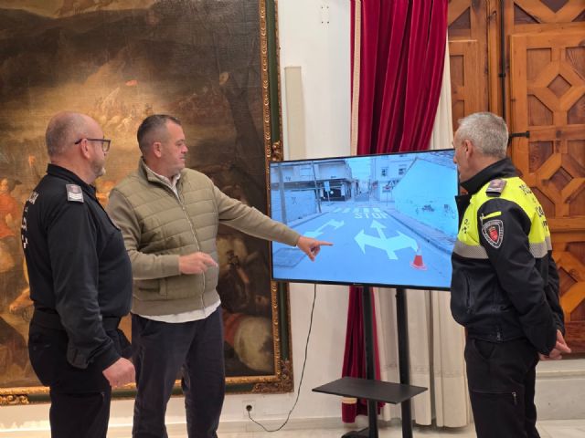 El Ayuntamiento de Lorca duplica el personal de señalización viaria para reforzar la seguridad y el mantenimiento de calles y carreteras de todo el municipio - 3, Foto 3