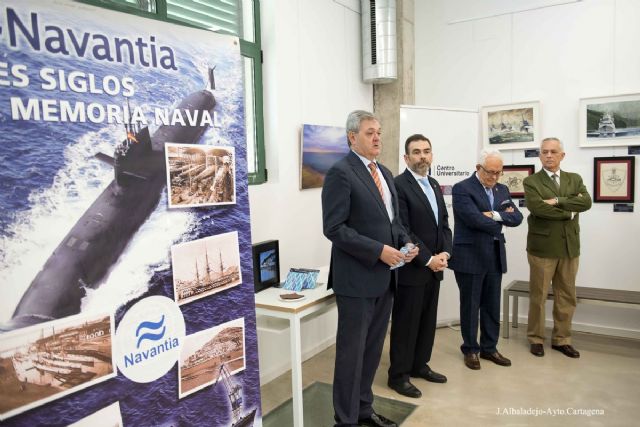 Trabajadores de Navantia presentan una exposición de pinturas y dibujos sobre el Mar en el ISEN - 2, Foto 2