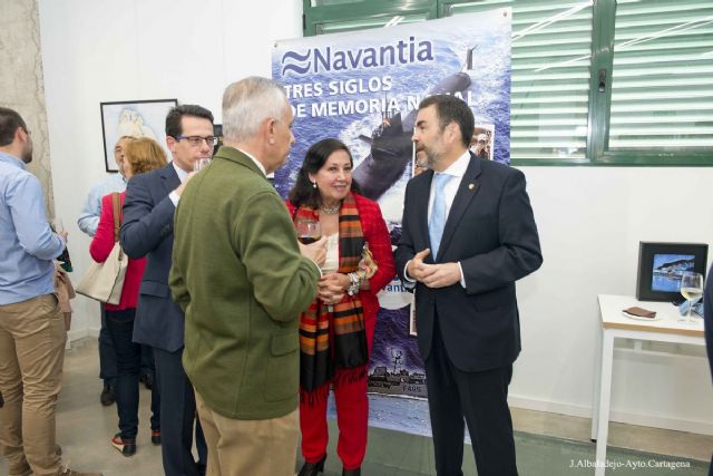 Trabajadores de Navantia presentan una exposición de pinturas y dibujos sobre el Mar en el ISEN - 3, Foto 3