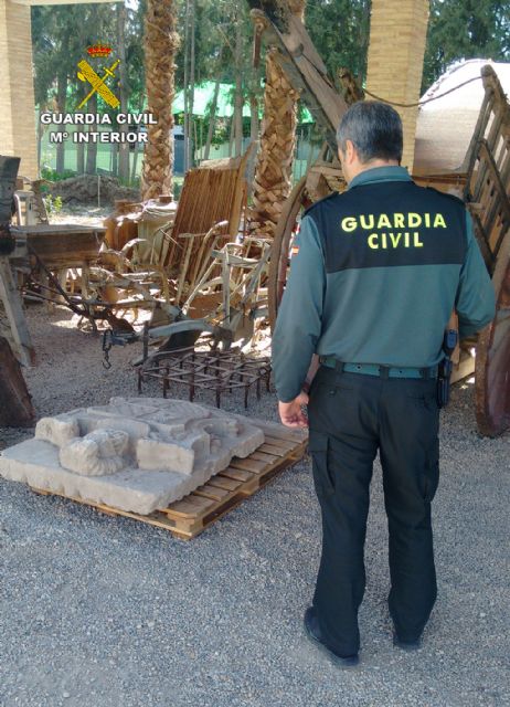 La Guardia Civil localiza un escudo heráldico del siglo XVIII declarado Bien de Interés Cultural - 1, Foto 1