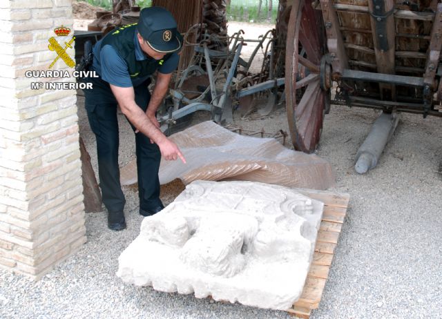 La Guardia Civil localiza un escudo heráldico del siglo XVIII declarado Bien de Interés Cultural - 2, Foto 2