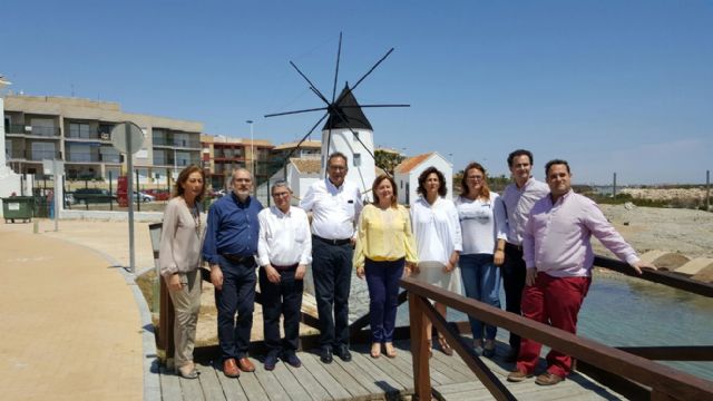 Visita de Isabel Borrego y Pedro José Pérez (PP) a las Salinas de San Pedro - 1, Foto 1