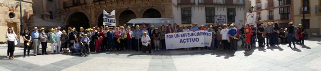El Alcalde ha inaugurado la Marcha por el Envejecimiento Activo con la lectura de un Manifiesto - 2, Foto 2