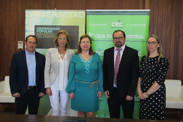 Caja Rural Central aporta 1.800 euros a la oferta formativa de la Universidad Popular - 2, Foto 2