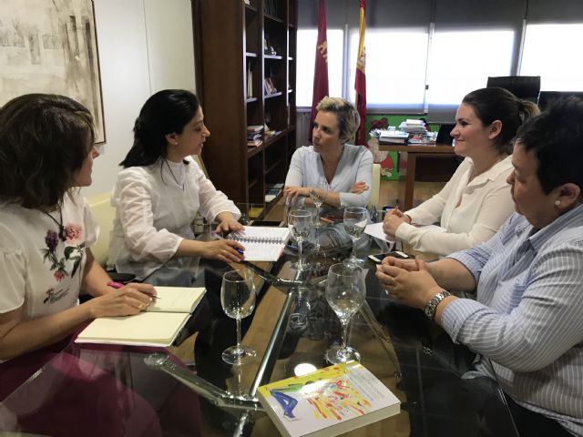 Martínez-Cachá se reúne con la presidenta de la asociación ´Talentos´ para impulsar medidas dirigidas al alumnado con altas capacidades - 1, Foto 1