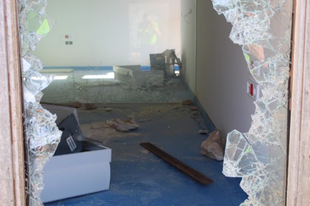 DEMOCRACIA PLURAL: Abandono de las instalaciones del Centro de Interpretación del Parque Regional de la Sierra de las Pila (Fortuna) - 2, Foto 2