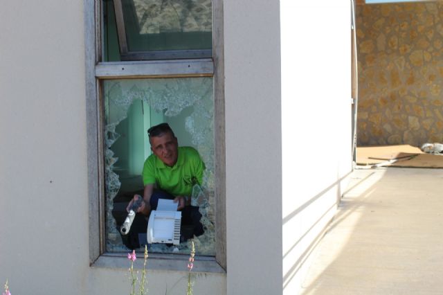 DEMOCRACIA PLURAL: Abandono de las instalaciones del Centro de Interpretación del Parque Regional de la Sierra de las Pila (Fortuna) - 3, Foto 3