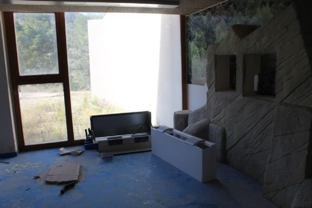 DEMOCRACIA PLURAL: Abandono de las instalaciones del Centro de Interpretación del Parque Regional de la Sierra de las Pila (Fortuna) - 4, Foto 4