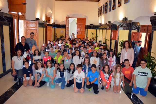 El colegio Cervantes participa en el proyecto de emprendimiento ‘Embarka’ y venderá los productos de las cooperativas escolares en el mercado semanal - 1, Foto 1