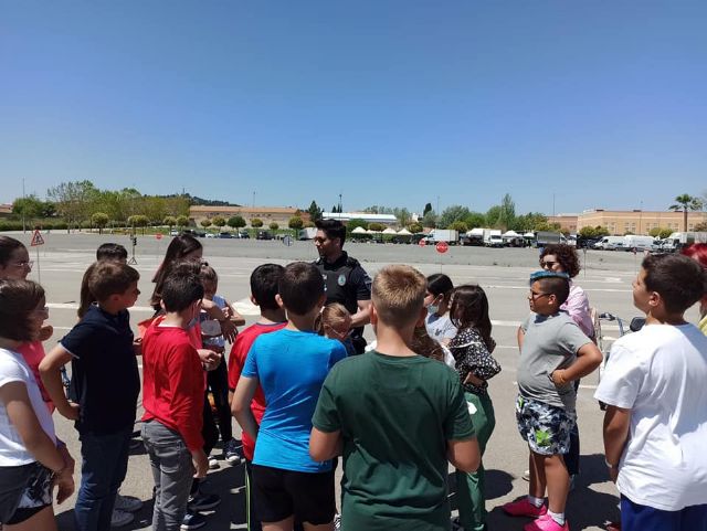 La Policía Local de Bullas imparte clases sobre Educación Vial a escolares de primaria - 2, Foto 2