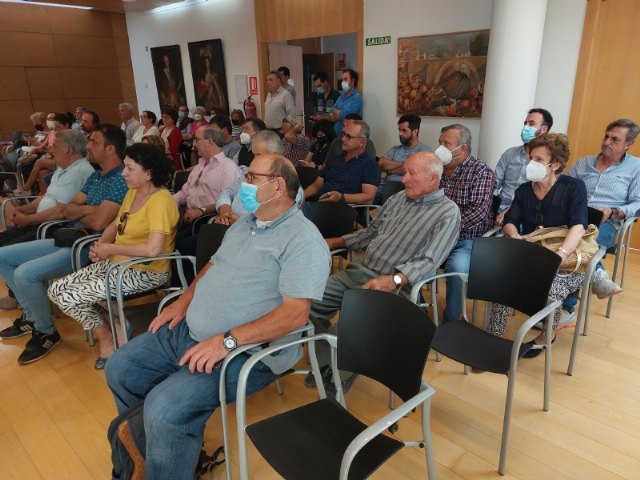 La Plataforma de Afectados por la Línea de Alta Tensión del AVE anuncia movilizaciones y un encierro inminente en el Ayuntamiento de Totana, Foto 7