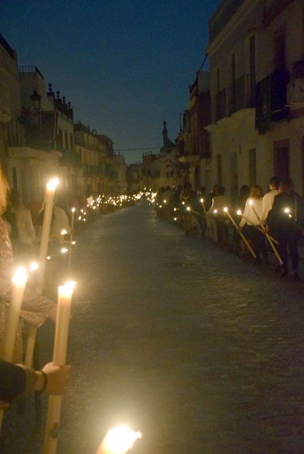 El Domingo 15 de Mayo a la una de la madruga, se celebró el Solemne Procesión de bajada de los titulares de la Hermandad de Vera-cruz de la localidad Sevillana de Alcalá del Río - 2, Foto 2