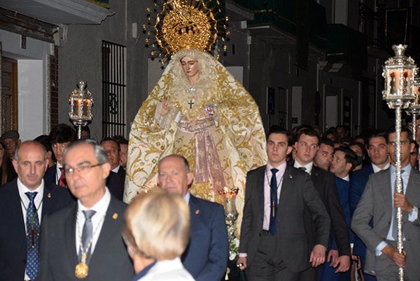 El Domingo 15 de Mayo a la una de la madruga, se celebró el Solemne Procesión de bajada de los titulares de la Hermandad de Vera-cruz de la localidad Sevillana de Alcalá del Río - 3, Foto 3