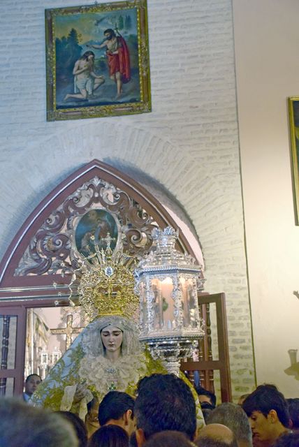 El Domingo 15 de Mayo a la una de la madruga, se celebró el Solemne Procesión de bajada de los titulares de la Hermandad de Vera-cruz de la localidad Sevillana de Alcalá del Río - 5, Foto 5