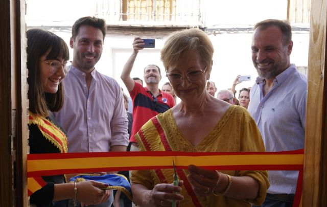 Una exposición muestra 40 años de costumbres y vestuarios de la peña L'Almazara - 1, Foto 1