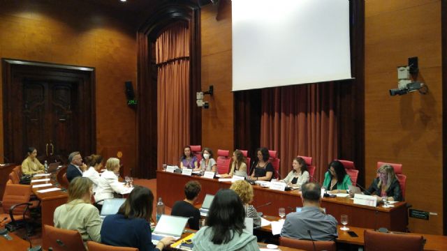La Comisión de Igualdad y Feminismos del Parlamento de Cataluña debate sobre un sistema de acogida que tenga perspectiva feminista y interseccional - 1, Foto 1