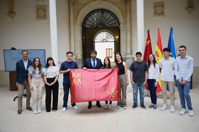 López Miras recibe a los jóvenes de la Región de Murcia que se han ganado con su esfuerzo participar en la Ruta Quetzal - 1, Foto 1