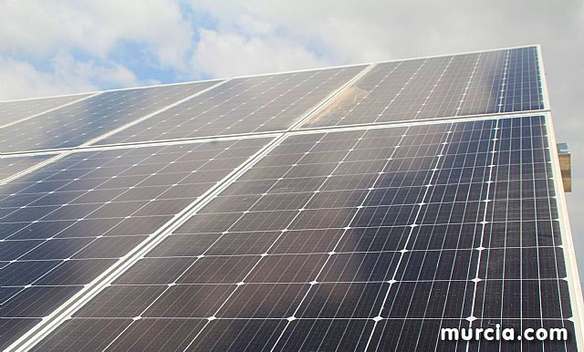 Una fotovoltaica y el Ayuntamiento de Totana firman un acuerdo de colaboración - 1, Foto 1