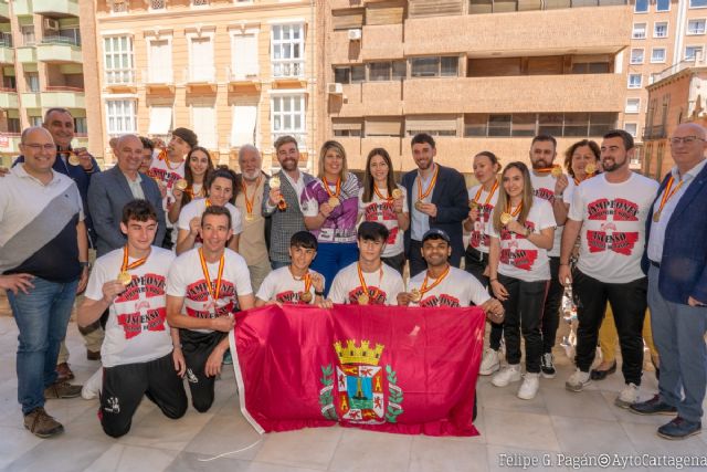 El Bádminton Cartagena celebra en el Palacio Consistorial su ascenso a División de Honor - 1, Foto 1