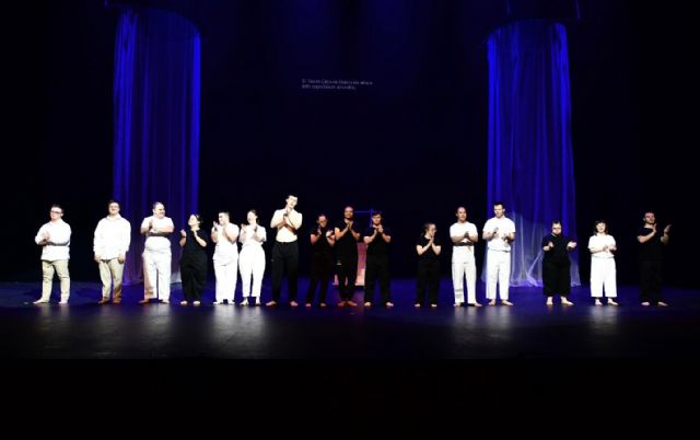 La compa&ntilde;ía ASÍ SOMOS de ASSIDO llena el Teatro Circo Murcia de arte, emoción e inclusión con ADN - 2, Foto 2