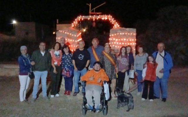 El Campillo de Adentro se ilumina de naranja con motivo del Día Mundial del Síndrome de Ehlers-Danlos e Hiperlaxitud - 2, Foto 2
