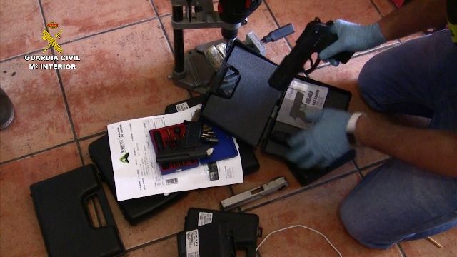 La Guardia Civil desarticula una organización criminal dedicada a la adquisición y  venta de armas de fuego, Foto 6