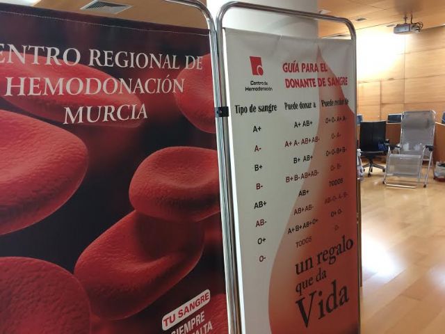 Vecinos de Totana visitan el Ayuntamiento para participar en la jornada solidaria de hemodonación en el salón de plenos, Foto 3