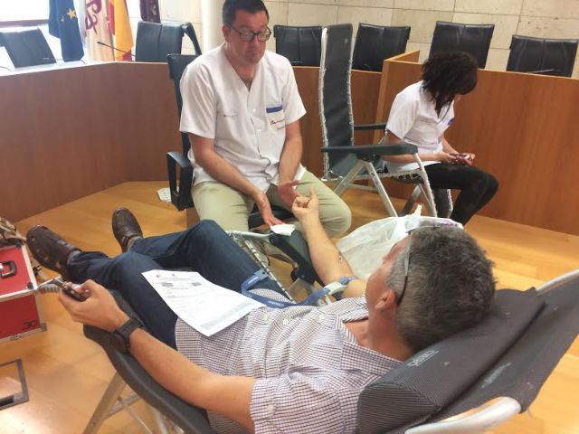Vecinos de Totana visitan el Ayuntamiento para participar en la jornada solidaria de hemodonación en el salón de plenos, Foto 5
