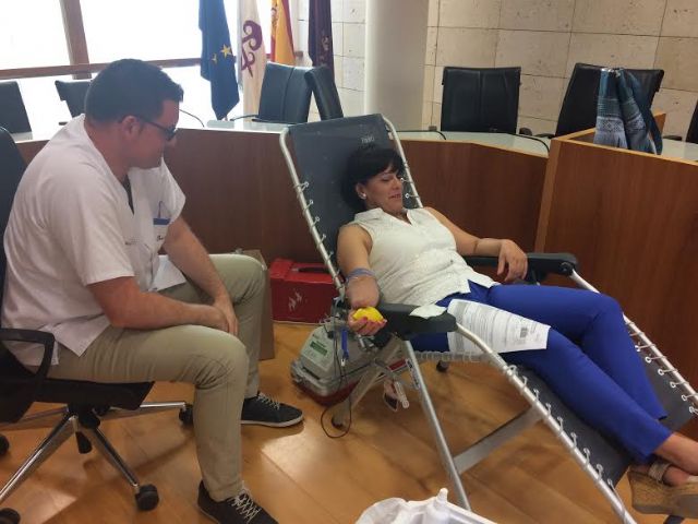Vecinos de Totana visitan el Ayuntamiento para participar en la jornada solidaria de hemodonación en el salón de plenos, Foto 6