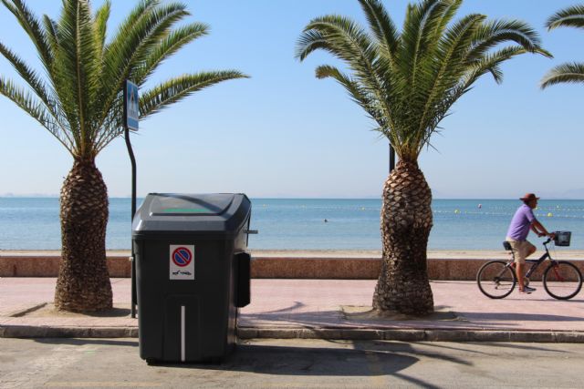 Renuevan los contenedores de las avenidas Emilio Castelar y Romería de La Virgen del Carmen - 1, Foto 1