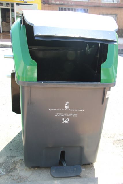 Renuevan los contenedores de las avenidas Emilio Castelar y Romería de La Virgen del Carmen - 4, Foto 4