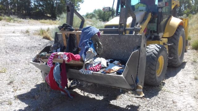 Retiran más de 45 toneladas de escombros de un tramo de la rambla de La Torrecilla - 1, Foto 1
