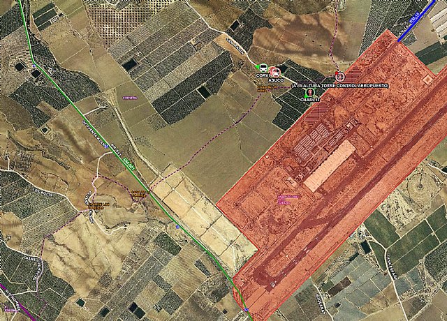 Ciclista herido tras caer por un puente a un canal junto al Aeropuerto Internacional - 1, Foto 1