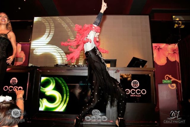 Tina Equis, un huracán rojo lleno de energía y celebración - 3, Foto 3