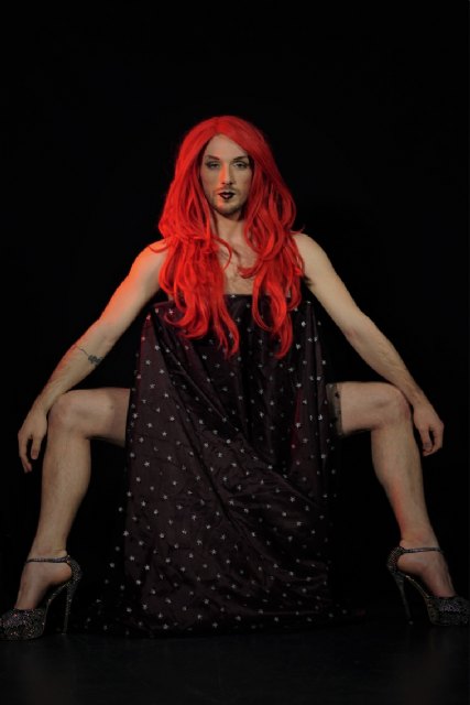 Tina Equis, un huracán rojo lleno de energía y celebración - 4, Foto 4