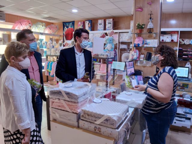 El PP Molina de Segura visita a comerciantes, hosteleros y artesanos, para informarles de las 55 medidas que hemos propuesto y que el Gobierno local PSOE - Podemos ha rechazado - 1, Foto 1