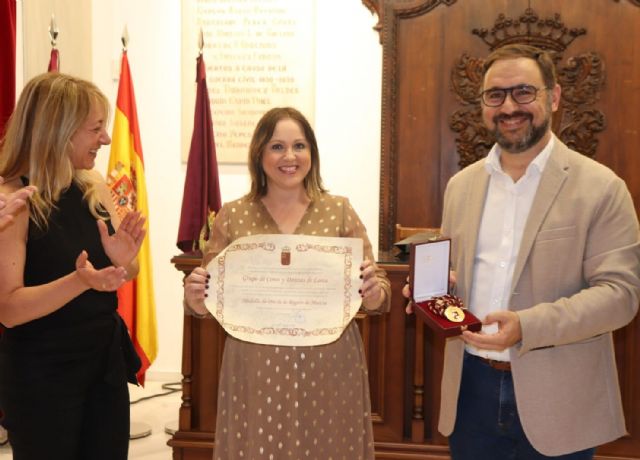 La Corporación Municipal recibe al Grupo Coros y Danzas de Lorca tras haber sido reconocidos con la Medalla de Oro de la Región de Murcia - 1, Foto 1