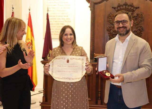 La Corporación Municipal recibe al Grupo Coros y Danzas de Lorca tras haber sido reconocidos con la Medalla de Oro de la Región de Murcia - 1, Foto 1