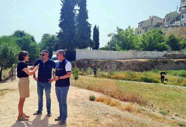 El Ayuntamiento de Caravaca tiene en marcha un plan de choque de desbroce con más de 30 operarios que actúan en caminos rurales y espacios públicos - 1, Foto 1