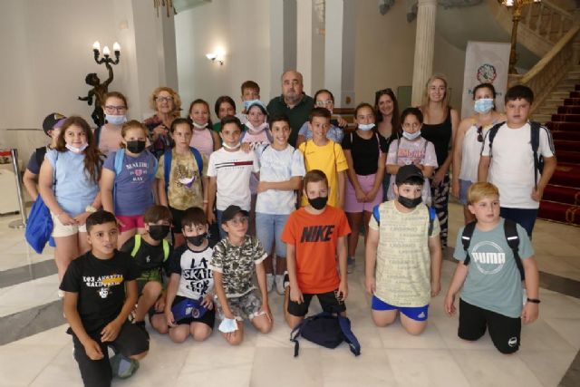 El CEIP Alumbres y los institutos Jiménez de la Espada y Mediterráneo conocen el Palacio Consistorial - 1, Foto 1