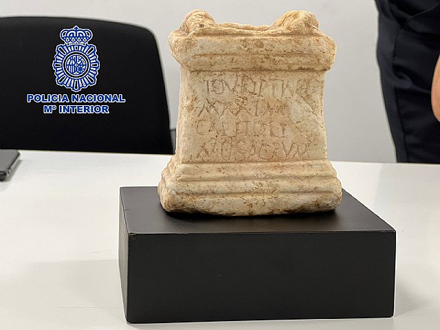 La Policía Nacional recupera un altar romano que fue robado en el Museo Arqueológico de Tarragona en 1962 - 1, Foto 1
