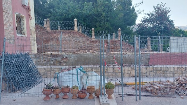 Comienzan las obras de reparación del muro de cerramiento del atrio del Santuario de Santa Eulalia, Foto 1