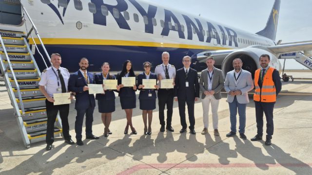 Murcia recibe el vuelo 1200 en el Aeropuerto Internacional de Corvera desde Birmingham con un homenaje al 1200 aniversario de su fundación - 1, Foto 1