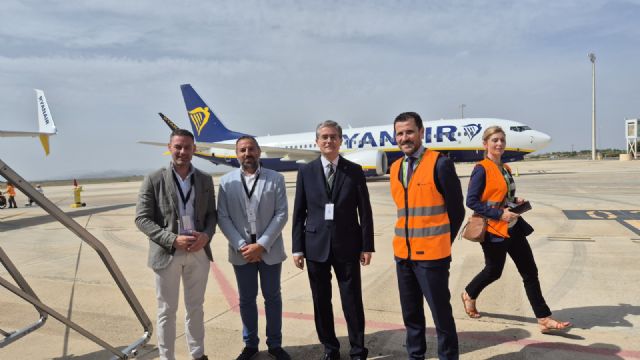 Murcia recibe el vuelo 1200 en el Aeropuerto Internacional de Corvera desde Birmingham con un homenaje al 1200 aniversario de su fundación - 3, Foto 3