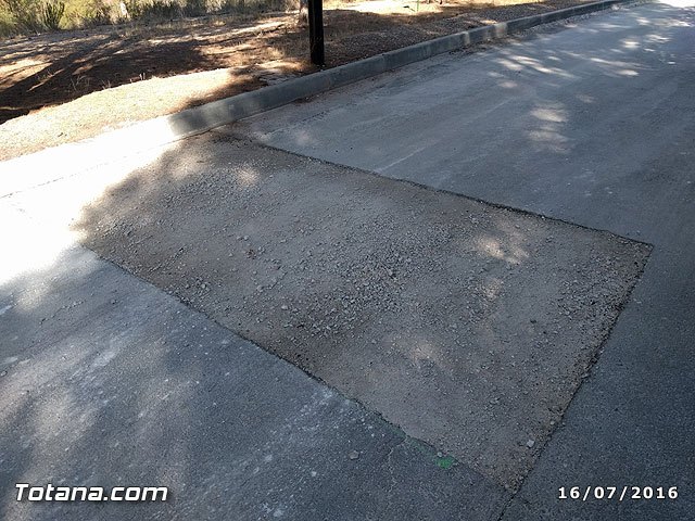 Comienzan las obras en la calle Guadalajara de la urbanización “La Charca” para eliminar las raíces que dañan la calzada, Foto 3